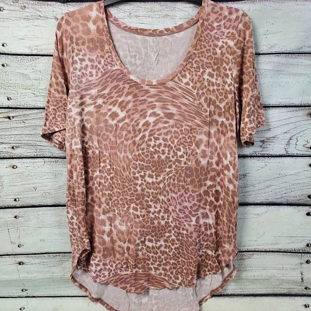 Maurices 24/7 Women’s Small Pink Animal Print T-Shirt Scoop Neck High-Low Hem Te